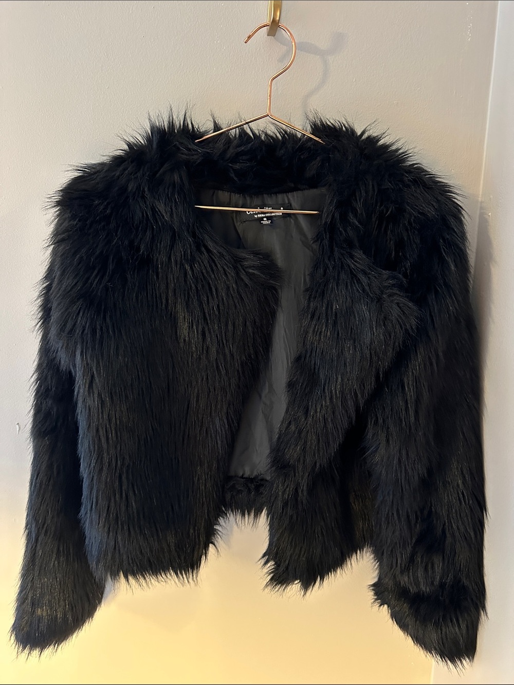 Hera Collection Black Faux Fur Cropped Jacket